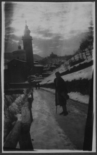 Irma Bernasconi Pannes in una strada innevata