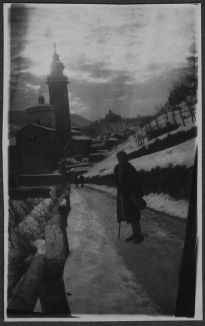 Irma Bernasconi Pannes in una strada innevata