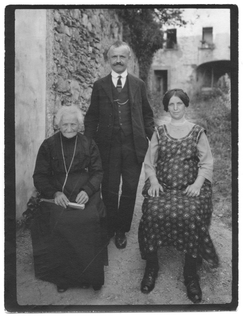 Rachele, Elia e Irene Petrini in Tèra d'sott a Comano