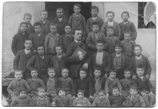 Ritratto di classe con il maestro Vincenzo Petrini