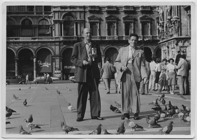 Luigi Mazzoleni (a destra) campanaro della chiesa di Santo Stefano a Tesserete in piazza Duomo a Milano