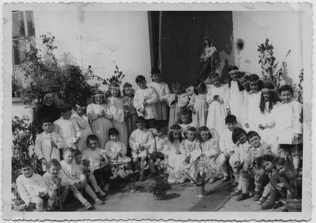 Bambini in posa per la festa della Madonna