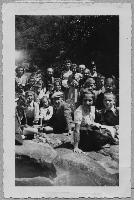 Alunni di Lugaggia in passeggiata a Ponte Brolla