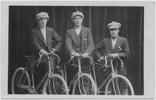 Emigranti comanesi in posa