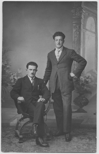 Teodoro Soldini (a destra) in posa con un amico