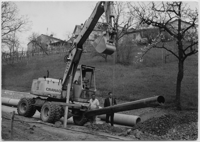 Posa del nuovo acquedotto in via Priminzino a Comano