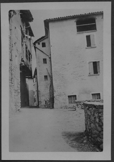 Stradina del nucleo di Bigorio vista dalla piazza