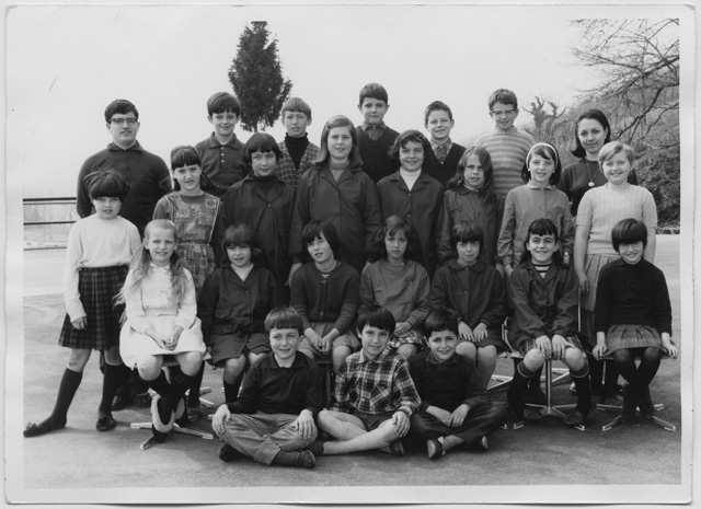 Alunni di Sala Capriasca con la maestra Maria Ceresa