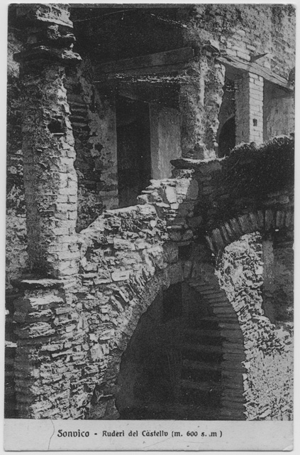 Cartolina di Sonvico con i ruderi del Castello