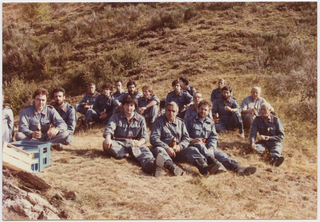 Corpo Pompieri Capriasca a riposo sopra a un prato