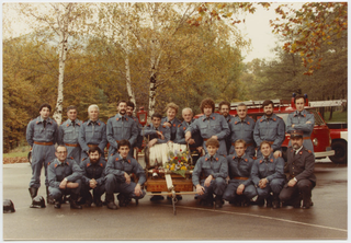 Corpo Pompieri Capriasca in posa sul piazzale della caserma a Tesserete