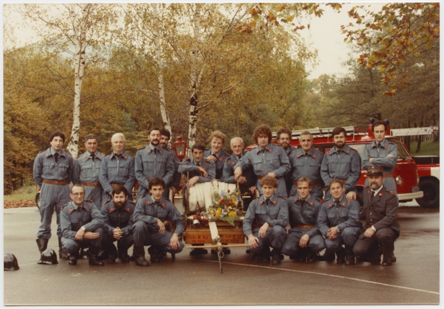 Corpo Pompieri Capriasca in posa sul piazzale della caserma a Tesserete