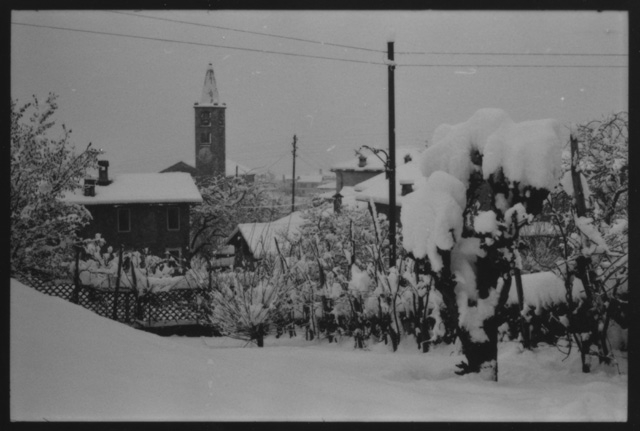 Veduta di Comano dopo una forte nevicata