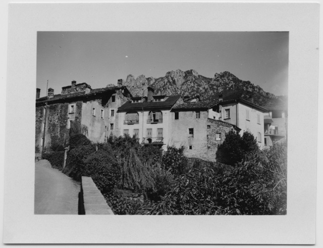 Veduta di Sonvico con i Denti della Vecchia