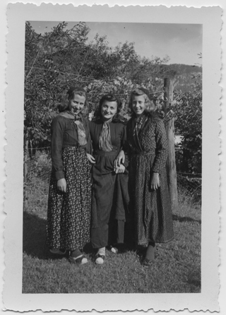 Elena e Rosmarie Rutz con Francesca "Cecchina" Albertini a Sonvico