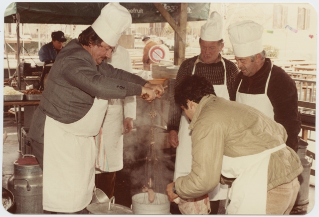 Preparazione del pranzo di carnevale a Comano
