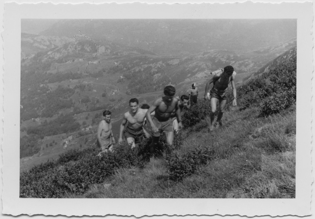 Uomini durante una gita