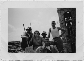 Gruppo in posa sul tetto della chiesa di Santo Stefano a Tesserete