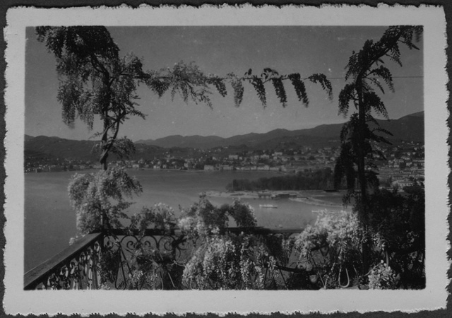 Golfo di Lugano visto da un balcone con pergola