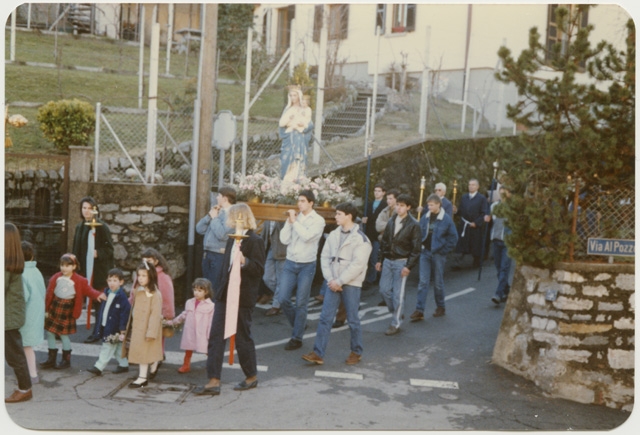 Processione per la festa della Madonna a Comano