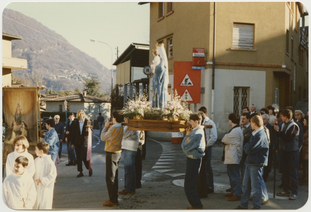 Processione per la festa della Madonna a Comano