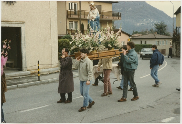 Processione per la festa della Madonna a Comano