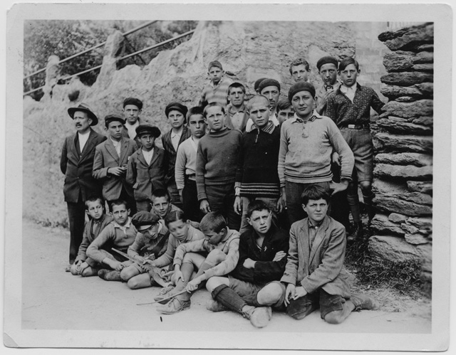 Alunni in posa all'aperto