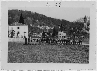 Scuole maggiori di Tesserete durante una lezione di ginnastica all'aperto