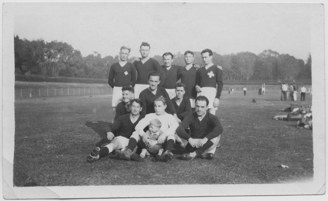 Squadra di calcio in posa in California