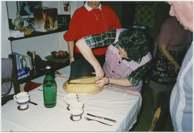 Preparazione della polenta al camino a Sonvico