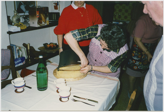 Preparazione della polenta al camino a Sonvico