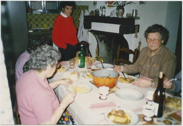 Preparazione della polenta al camino a Sonvico
