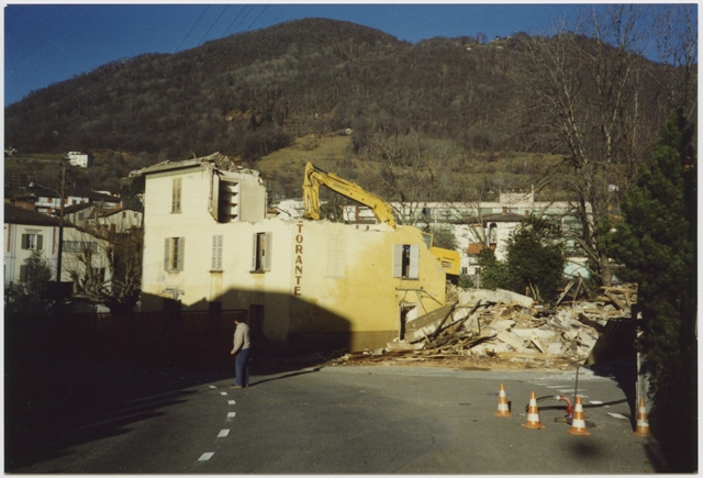 Demolizione del ristorante Riva a Tesserete