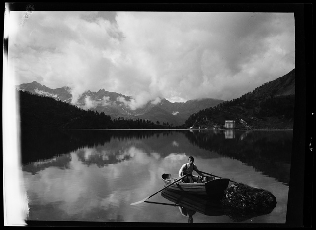Remo Canonica in barca sul lago Ritom