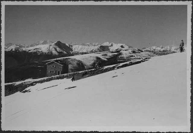 Veduta del Monte Bar con la capanna del CAS