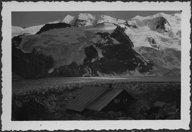 Veduta del passo del Bernina con la capanna Boval