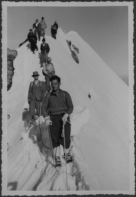 Uomini durante una scalata sul passo del Bernina