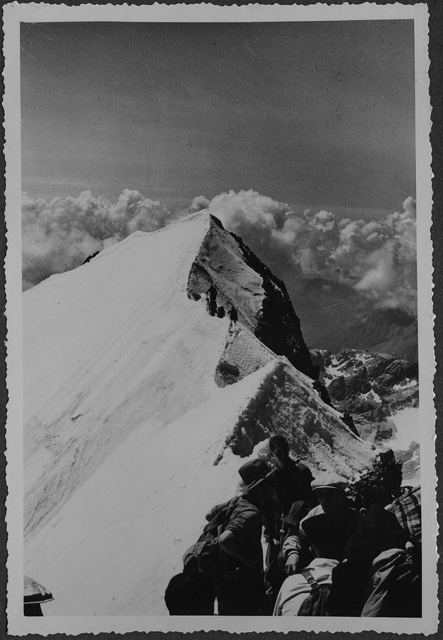 Uomini durante una scalata sul passo del Bernina