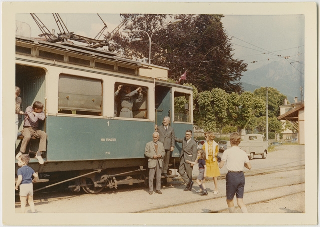 Autorità alla partenza dell'ultima corsa del tram della linea Lugano-Tesserete