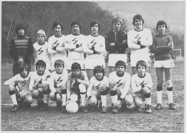 Squadra del Sonvico in posa durante un torneo scolastico