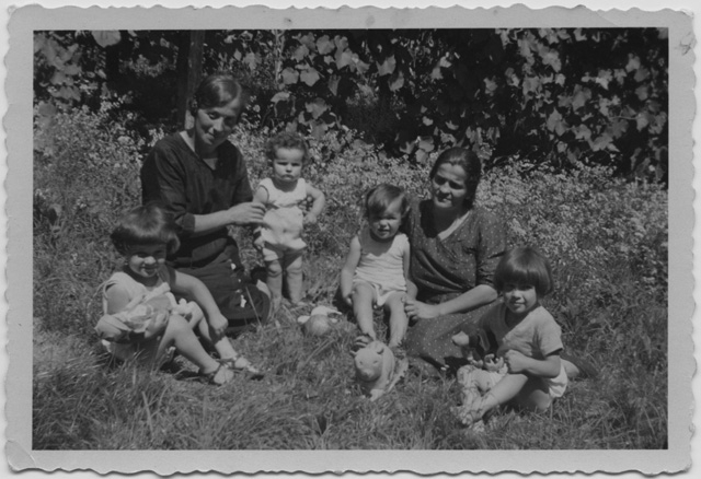 Gruppetto in posa sopra a un prato a Sonvico