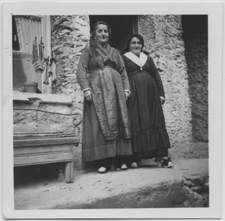 Donne in abiti tipici di Cimadera