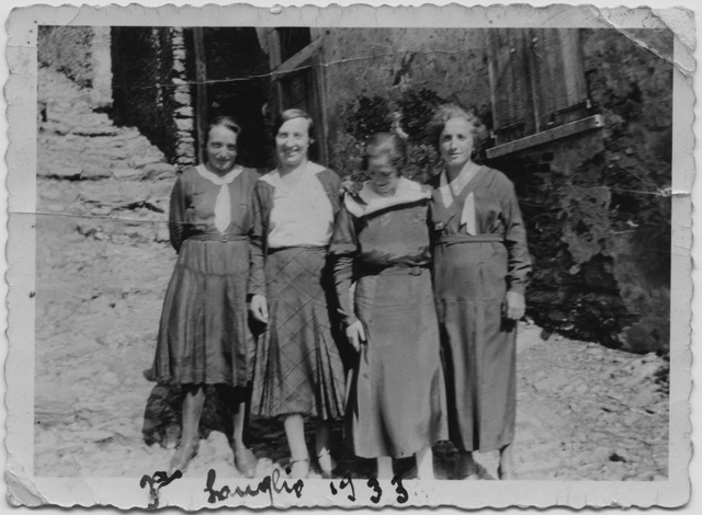 Ragazze in posa a Cimadera