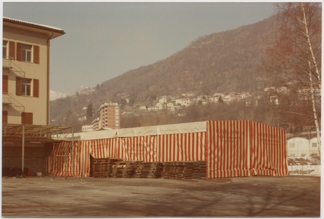 Capannone di carnevale sul piazzale dell'ex-caserma di Tesserete