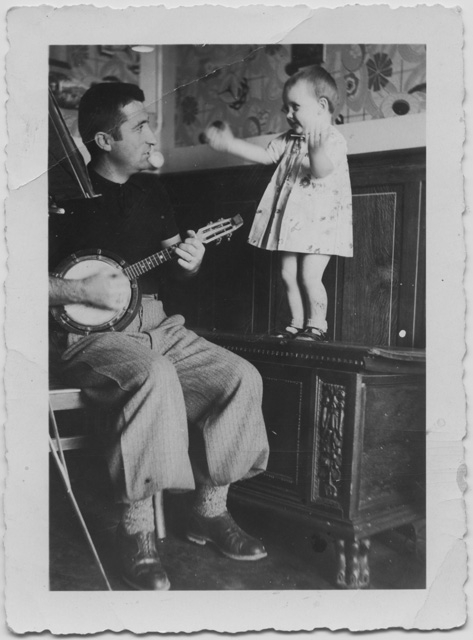 Remo e Nice Canonica in salotto a Treggia