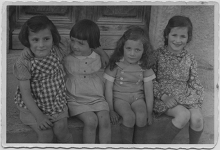 Bambine in posa a Treggia