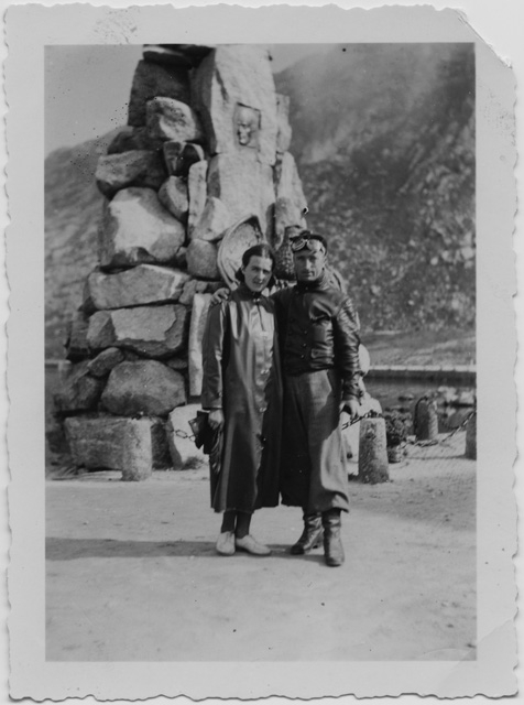 Remo e Pia Canonica in posa sul Passo del (?)