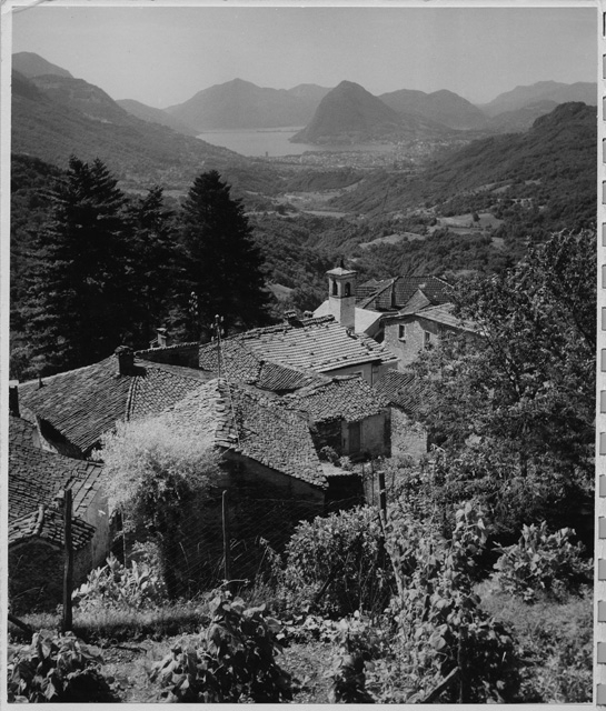 Veduta di Roveredo con il golfo del Ceresio