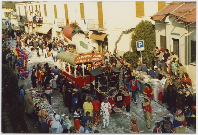 Sfilata dei carri allegorici al carnevale di Tesserete