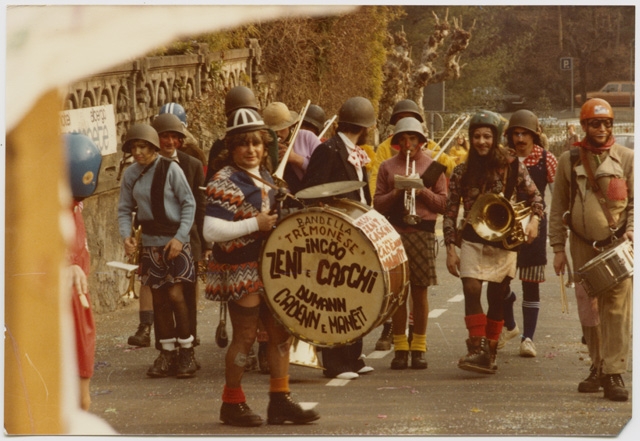 Gruppo mascherato al carnevale di Tesserete